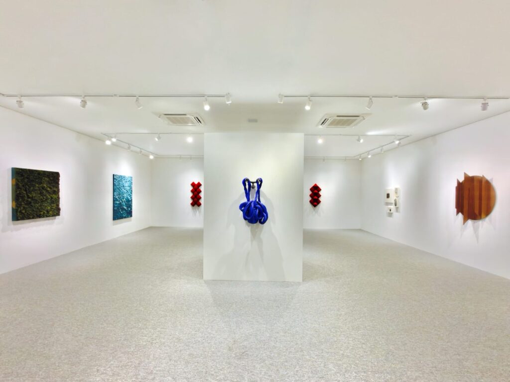 Arquitetos reúnem grandes nomes das artes em exposição no CasaHall, em Balneário Camboriú