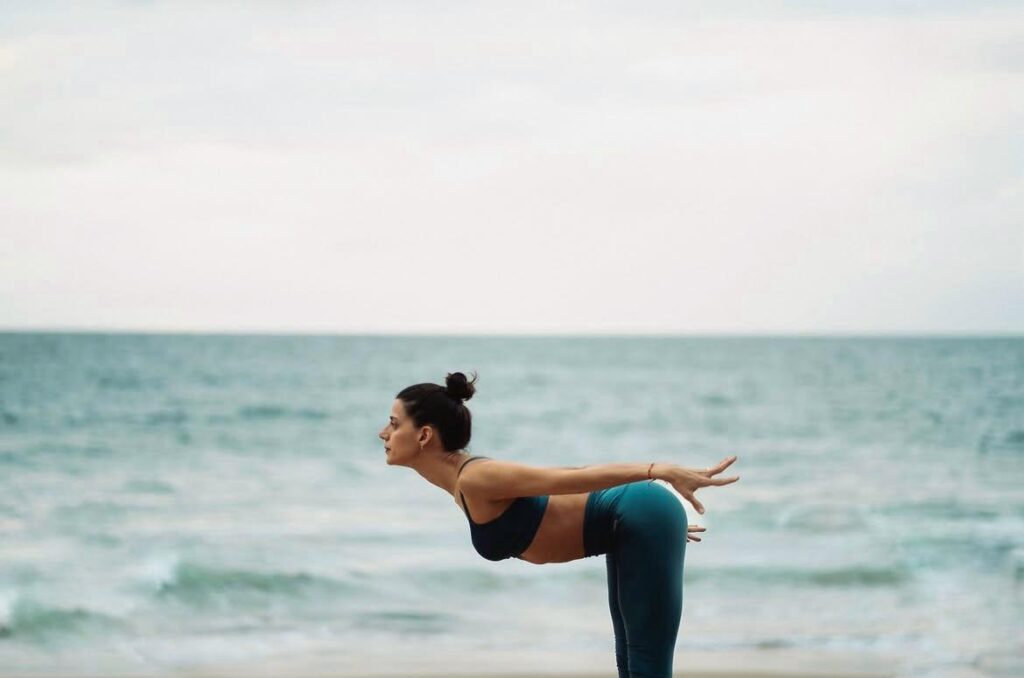 Blue Praia celebra chegada da primavera com Yoga ao Amanhecer na Praia do Buracão